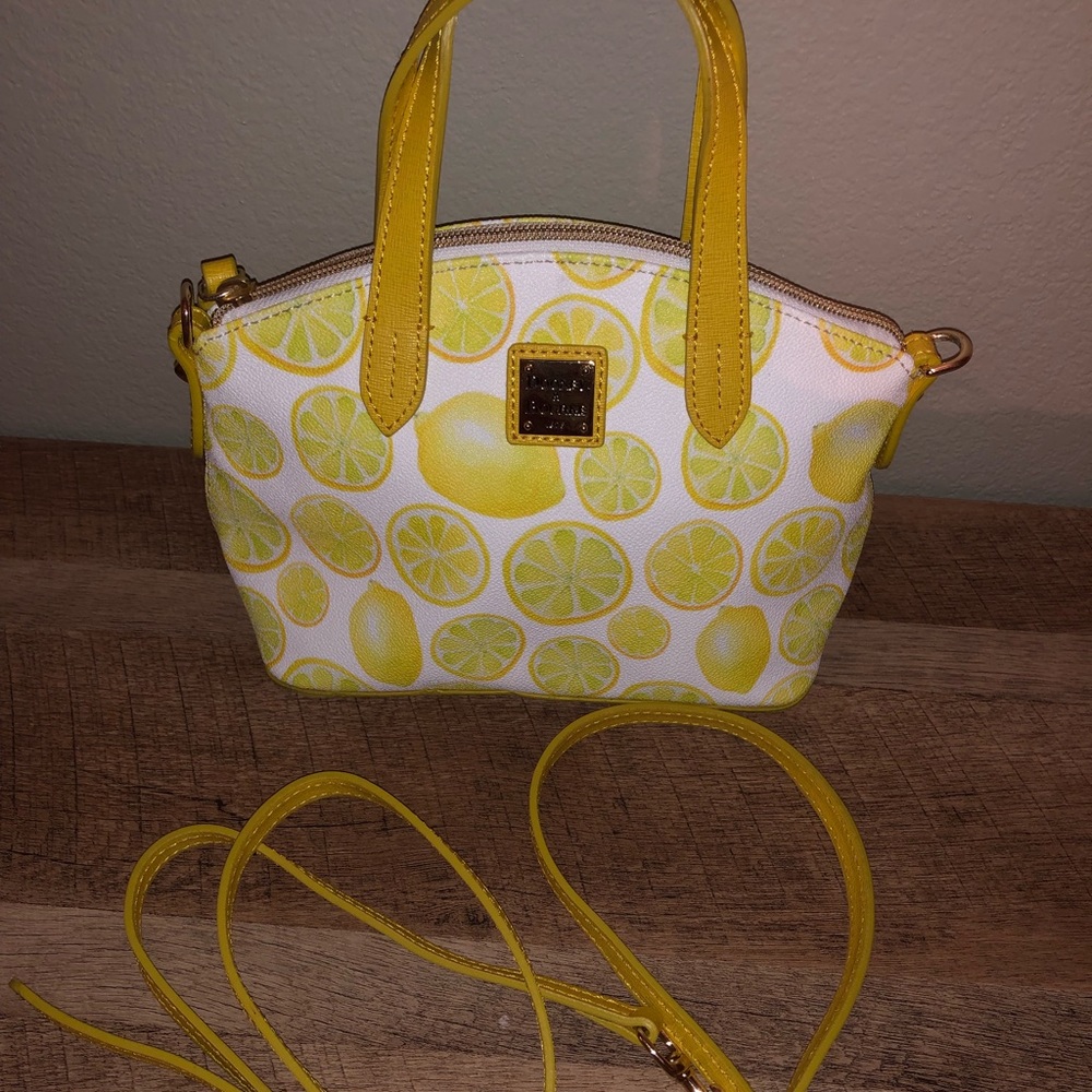 Lemon printed Dooney & Bourne, small crossbody!